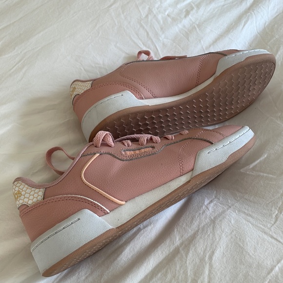 Girl’s pink Addidas size 6.5 sneakers - Picture 6 of 8